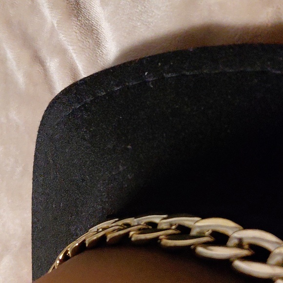 Stylish Tan and Black Fedora with Gold Chain - Picture 8 of 9